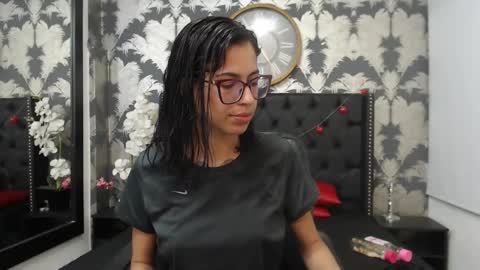 Snapshot of emily_loperaa chatting on March 1, 2025, 6:00 pm Emily online show from March 1, 2025, 6:00 pm
