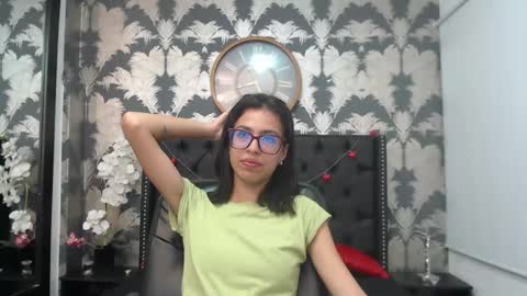 Snapshot of emily_loperaa chatting on March 9, 2025, 8:42 pm Emily online show from March 9, 2025, 8:42 pm