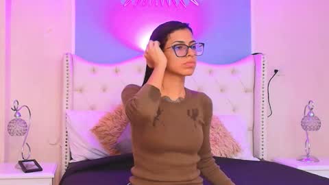 Snapshot of emily_loperaa chatting on September 21, 2025, 9:49 pm Emily online show from September 21, 2025, 9:49 pm