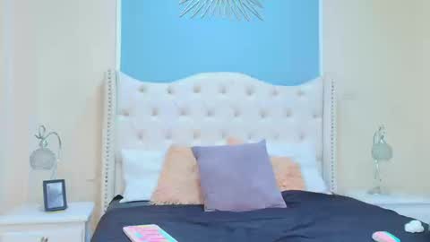 Snapshot of emily_loperaa chatting on September 24, 2025, 10:35 pm Emily online show from September 24, 2025, 10:35 pm