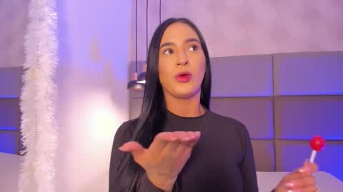 emily_luve online show from December 19, 2025, 7:10 pm