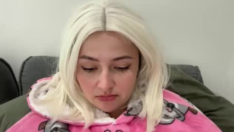 emily_morning_dew online show from November 15, 2025, 12:13 pm