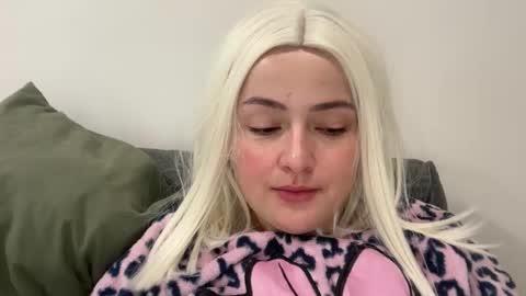 emily_morning_dew online show from November 18, 2025, 6:29 am