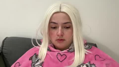 emily_morning_dew online show from November 25, 2025, 6:46 am