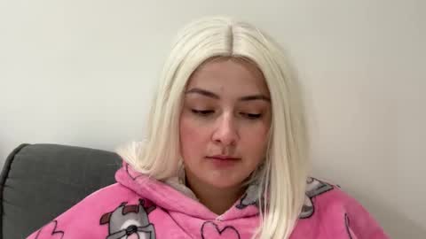 emily_morning_dew online show from December 1, 2025, 11:59 am