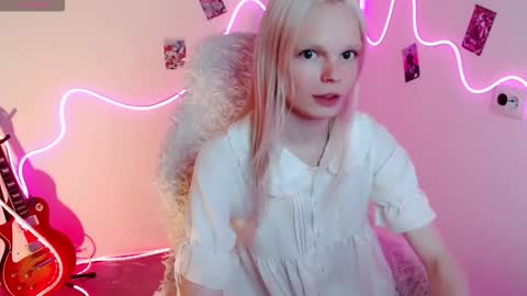 Lia online show from September 10, 2025, 5:24 pm