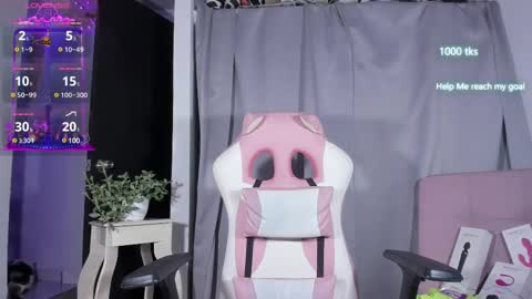 emily_palmeer online show from February 26, 2025, 11:30 am