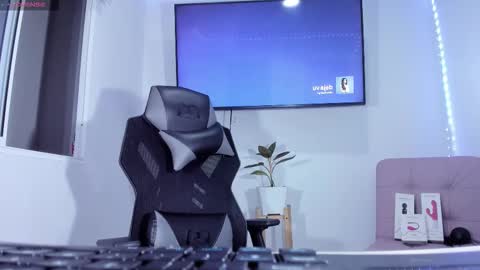 emily_palmeer online show from March 26, 2026, 9:37 am