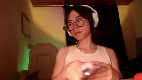 Snapshot of emily_pearl_ chatting on December 8, 2024, 1:35 am emily_pearl_ online show from December 8, 2024, 1:35 am