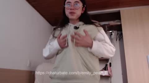 Snapshot of emily_pearl_ chatting on February 20, 2025, 7:52 pm emily_pearl_ online show from February 20, 2025, 7:52 pm