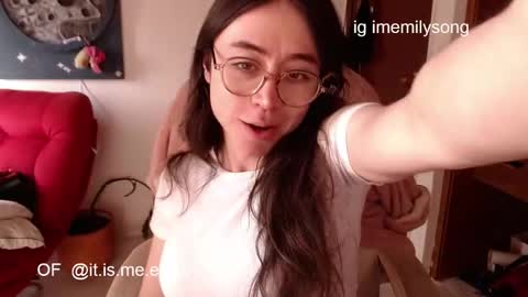 Snapshot of emily_pearl_ chatting on February 14, 2026, 7:32 pm emily_pearl_ online show from February 14, 2026, 7:32 pm