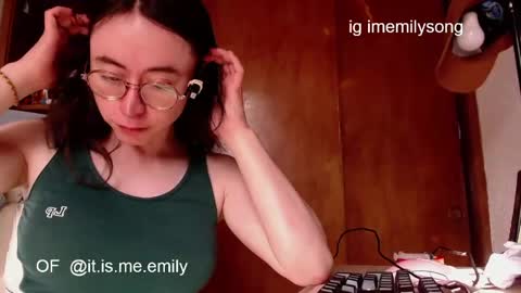 emily_pearl_ online show from April 25, 2026, 8:50 pm
