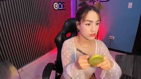 Snapshot of emily_roberts1 chatting on November 21, 2025, 4:55 am Emily online show from November 21, 2025, 4:55 am