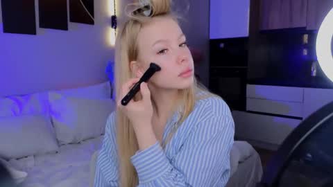 emily shepard online show from April 7, 2026, 1:50 am