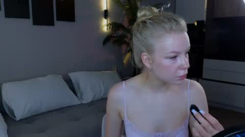 Snapshot of emily_shepard chatting on June 17, 2026, 2:25 am emily shepard online show from June 17, 2026, 2:25 am