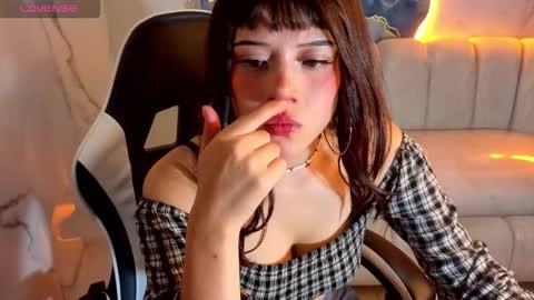 Snapshot of emily_tx_ chatting on November 15, 2025, 3:04 am Online 2200 to 600 online show from November 15, 2025, 3:04 am