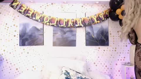 Snapshot of emily_vaughan chatting on October 14, 2025, 4:57 am Emily. online show from October 14, 2025, 4:57 am