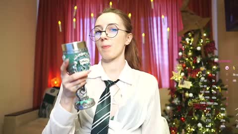 Lia online show from January 5, 2025, 9:37 am