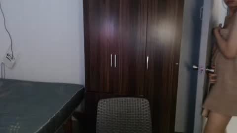 emily_xo143 online show from April 2, 2026, 1:09 pm