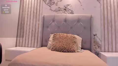  E M Y L Y  online show from March 28, 2026, 12:38 pm