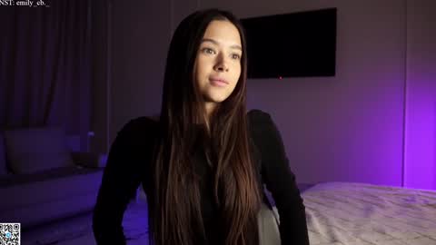 Snapshot of emilybatee chatting on December 3, 2024, 6:17 pm emilybatee online show from December 3, 2024, 6:17 pm