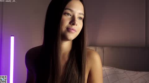 Snapshot of emilybatee chatting on December 3, 2024, 9:23 pm emilybatee online show from December 3, 2024, 9:23 pm