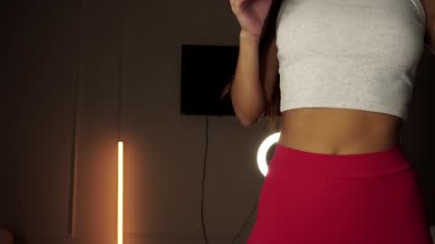 Snapshot of emilybatee chatting on December 11, 2024, 5:59 pm emilybatee online show from December 11, 2024, 5:59 pm