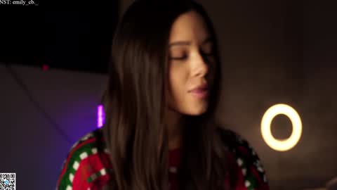 Snapshot of emilybatee chatting on December 23, 2024, 6:48 pm emilybatee online show from December 23, 2024, 6:48 pm