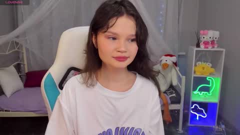 Emilyhaves online show from December 19, 2025, 4:41 am