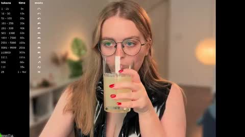 Emily  online show from November 30, 2025, 12:09 pm