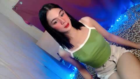 Snapshot of emilyfuckers chatting on January 3, 2025, 8:32 am ariane online show from January 3, 2025, 8:32 am