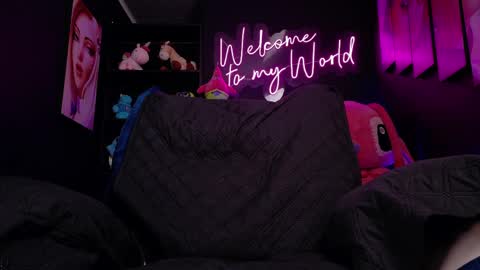 Emily Jhonson online show from April 1, 2026, 3:20 pm