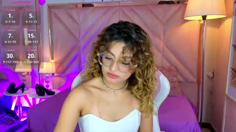 Emilyjonnes  online show from April 7, 2026, 8:20 pm