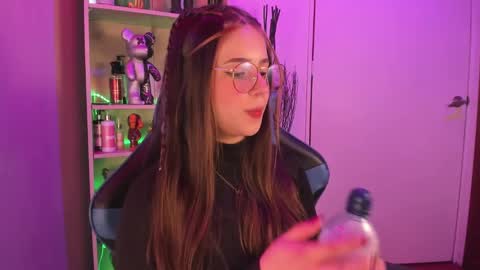 VALEEEN online show from February 5, 2025, 4:03 pm