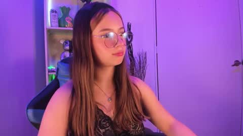 VALEEEN online show from March 11, 2025, 4:07 pm