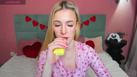 Snapshot of emilymagnificent chatting on February 22, 2026, 1:40 am emilymagnificent online show from February 22, 2026, 1:40 am