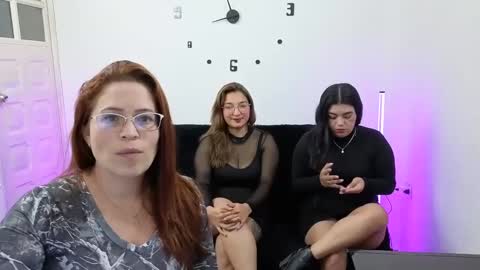 Snapshot of emilyriskhot chatting on September 25, 2025, 4:43 pm emily friends online show from September 25, 2025, 4:43 pm
