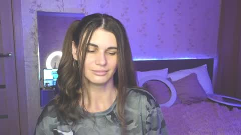 Snapshot of emilytucker chatting on December 9, 2024, 5:40 am Emily online show from December 9, 2024, 5:40 am