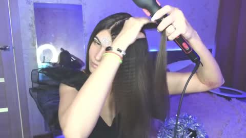 Snapshot of emilytucker chatting on December 10, 2024, 1:32 am Emily online show from December 10, 2024, 1:32 am