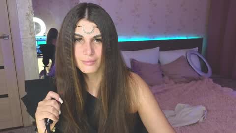 Snapshot of emilytucker chatting on December 16, 2024, 1:31 am Emily online show from December 16, 2024, 1:31 am