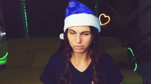 Snapshot of emilytucker chatting on December 22, 2024, 7:54 am Emily online show from December 22, 2024, 7:54 am