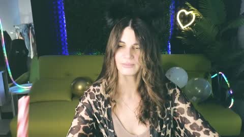 Snapshot of emilytucker chatting on January 17, 2025, 4:49 am Emily online show from January 17, 2025, 4:49 am