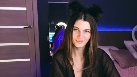 Snapshot of emilytucker chatting on January 19, 2025, 1:43 am Emily online show from January 19, 2025, 1:43 am