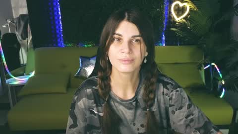 Snapshot of emilytucker chatting on January 20, 2025, 1:28 am Emily online show from January 20, 2025, 1:28 am