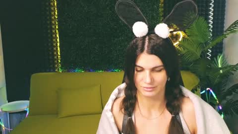 Snapshot of emilytucker chatting on February 4, 2025, 4:37 am Emily online show from February 4, 2025, 4:37 am