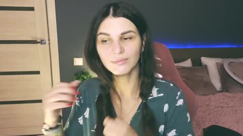 Snapshot of emilytucker chatting on February 5, 2025, 1:26 am Emily online show from February 5, 2025, 1:26 am