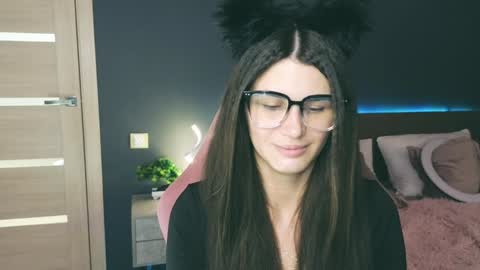 Snapshot of emilytucker chatting on February 8, 2025, 4:14 am Emily online show from February 8, 2025, 4:14 am