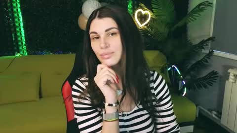 Snapshot of emilytucker chatting on February 15, 2025, 1:42 am Emily online show from February 15, 2025, 1:42 am