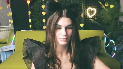 Snapshot of emilytucker chatting on February 17, 2025, 1:25 am Emily online show from February 17, 2025, 1:25 am