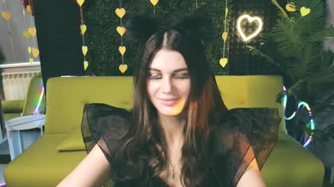 Snapshot of emilytucker chatting on February 17, 2025, 4:31 am Emily online show from February 17, 2025, 4:31 am